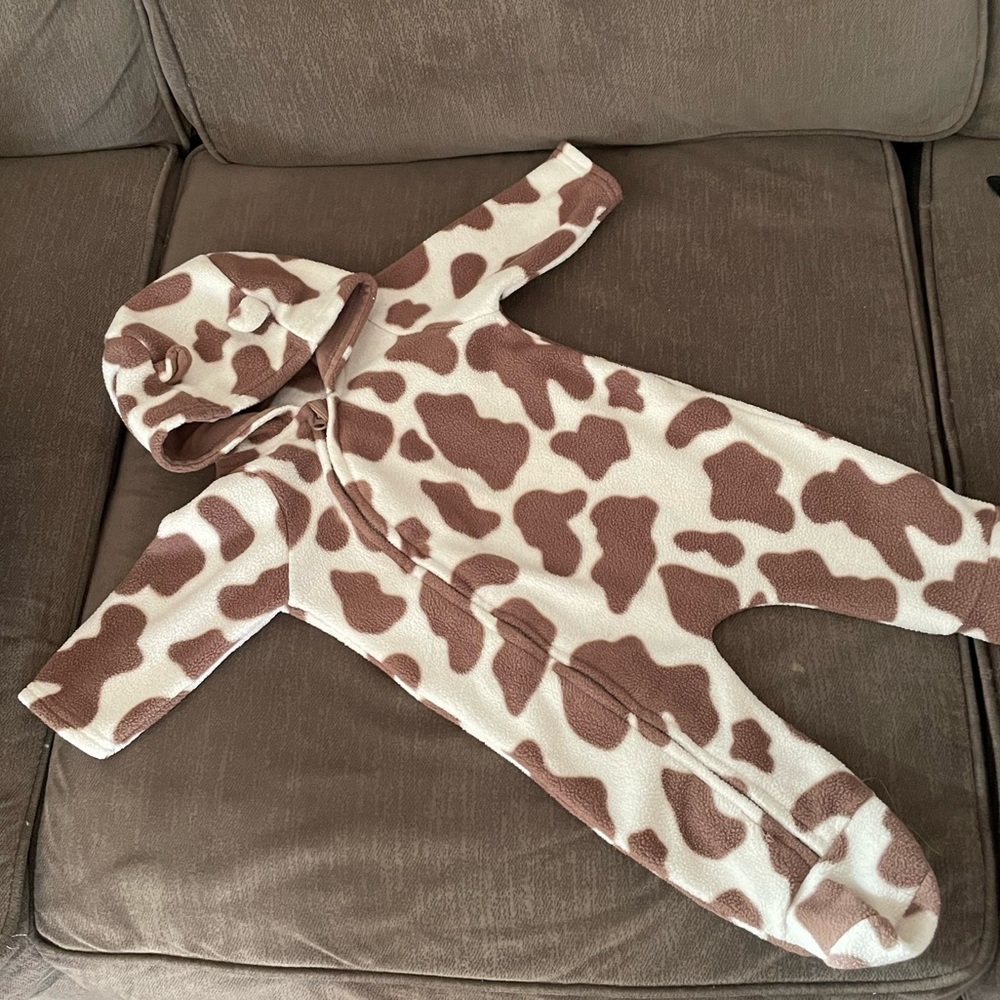 Bundle 4 for $20 Warm, fleece footie with hoodie, booties 🐄 print